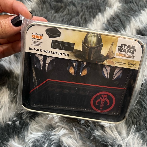 Star Wars Mandalorian Bifold Wallet with Tin Case NIB Concept One - Picture 2 of 7